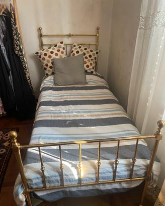 Letto singolo in ottone con materasso e rete