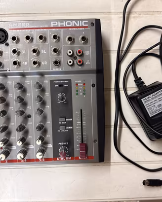 Mixer Phonic AM220