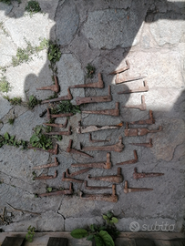 Cardini antichi per porte rustiche