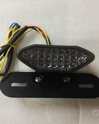 Stop posteriore led con frecce integrate targa