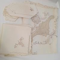 Set tovaglia e tovaglioli da 11 ricami pizzo