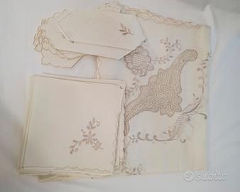 Set tovaglia e tovaglioli da 11 ricami pizzo