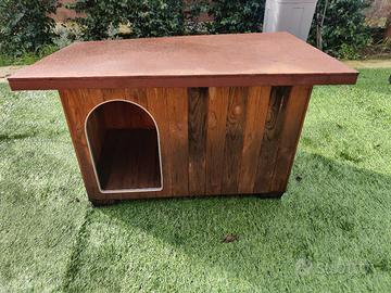 Cuccia in legno grande 