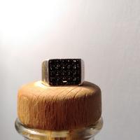 Anello mymara originale in argento con pietre nere