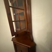 Mobile angolare con vetrina