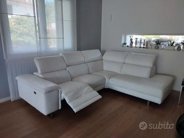 Divano angolare in pelle bianco 