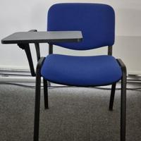 Sedia da aula o conferenza con bracciolo e leggio
