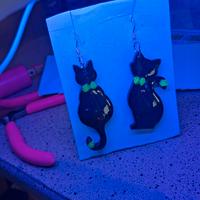 3 paia di orecchini con gatti neri,in resina
