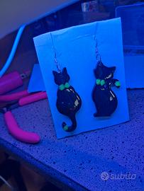 3 paia di orecchini con gatti neri,in resina
