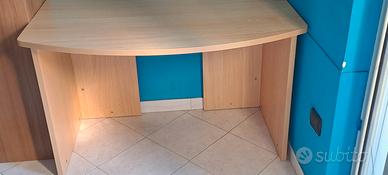 scrivania legno chiaro