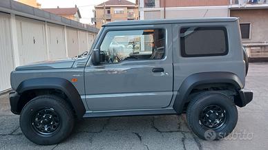 Fuoristrada Suzuki (autocarro 2 posti)