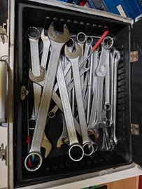 valigetta con attrezzi di marca