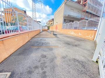 Ampio Piazzale in Via Innamorati