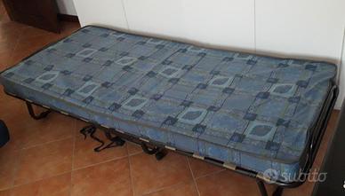 Letto pieghevole/brandina