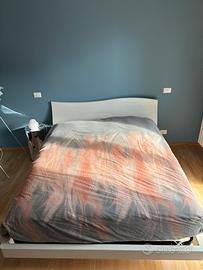 Letto matrimoniale bianco