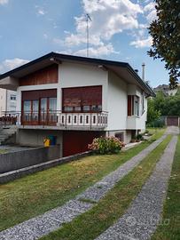 Casa con giardino