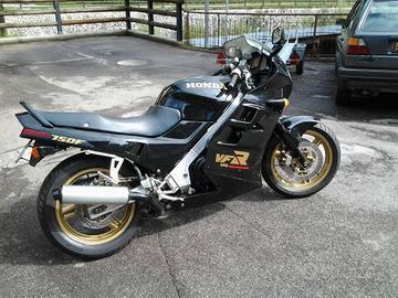 Honda VFR 750 F (RC24 II) - 1988