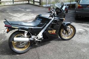 Honda VFR 750 F (RC24 II) - 1988