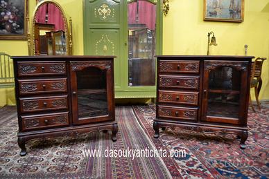 Coppia di cassettiere-vetrina stile Chippendale