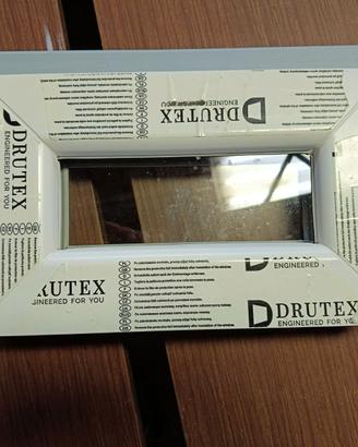 Infisso marca DRUTEX DISPONIBILE 1 PEZZO