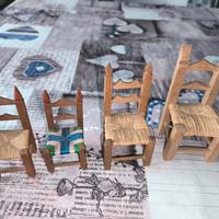 Miniature di sedie impagliate 