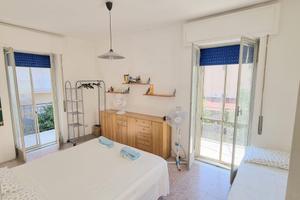 Casa a 1 minuto dal mare, con due piani e giardino