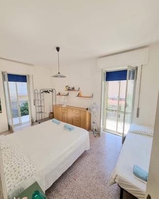 Casa a 1 minuto dal mare, con due piani e giardino