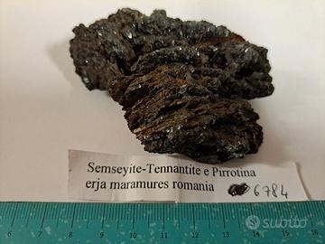 Minerale: Semseyite-Tennantite su Pirrotina