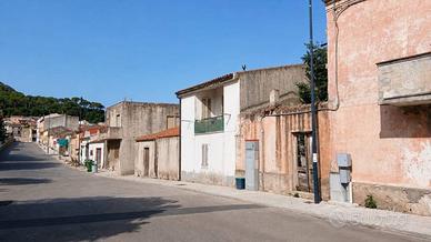 Casa indipendente di 70 m² con 3 locali a Monti