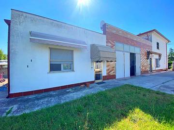 Villa di 253 m² con più di 5 locali a Ferrara