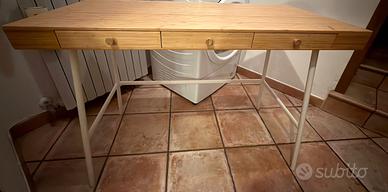 Piccola scrivania/toeletta  per trucco