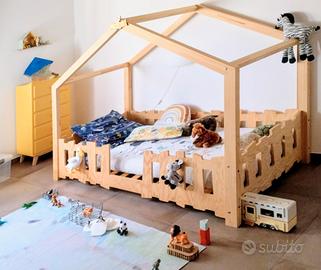 Lettino montessoriano in legno a forma di casetta