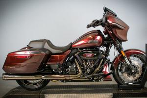 HARLEY DAVIDSON STREET GLIDE CVO 121 vvt