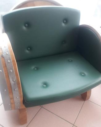 Poltrona con imbottitura verde da tavernetta