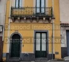 Palazzetto di 200 mq su due livelli a piedimonte
