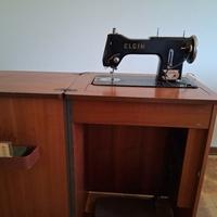 Macchina da cucire d'epoca