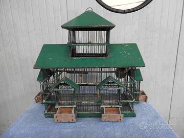 Gabbietta vecchia per uccelli vintage in legno