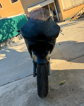 R6 99/2000 targata ma sistemata per la pista