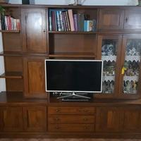 Mobile da soggiorno in noce massello