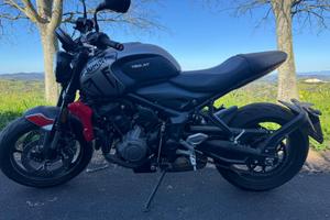 moto Triumph Trident 660