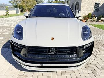 Macan GTS  grigio gesso
