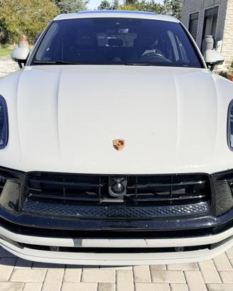 Macan GTS  grigio gesso