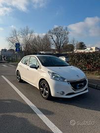 Peugeot 208 1.4 hdi Active 68 CV - Black Pack