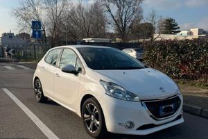Peugeot 208 1.4 hdi Active 68 CV - Black Pack