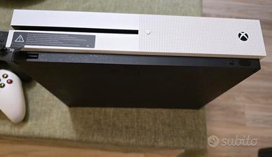 Xbox One S Nuova 500 GB + 2 Joystick + Giochi