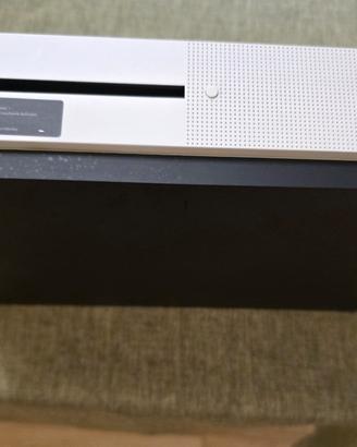 Xbox One S Nuova 500 GB + 2 Joystick + Giochi