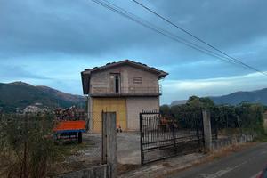 S. Pietro al Tanagro - Capannone