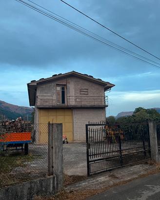 S. Pietro al Tanagro - Capannone