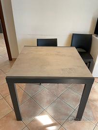 Tavolo allungabile effetto cemento 90x90→180