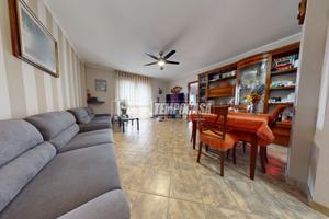 VOLPIANO AMPIO QUADRILOCALE DI 130MQ - BOX AUTO E